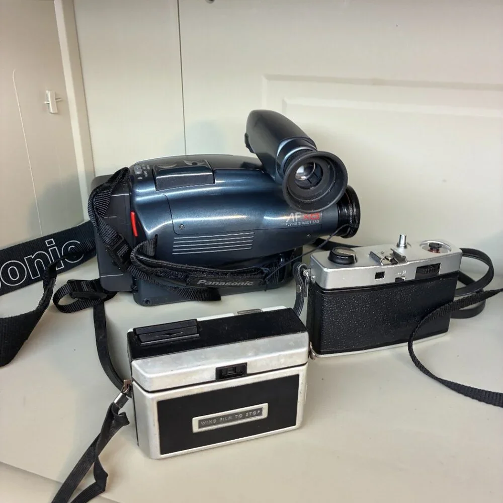 Camera Lot Bundle Sharp VL-H860U Camcorder Panasonic AF X8 YUNON DX-3 Instamatic